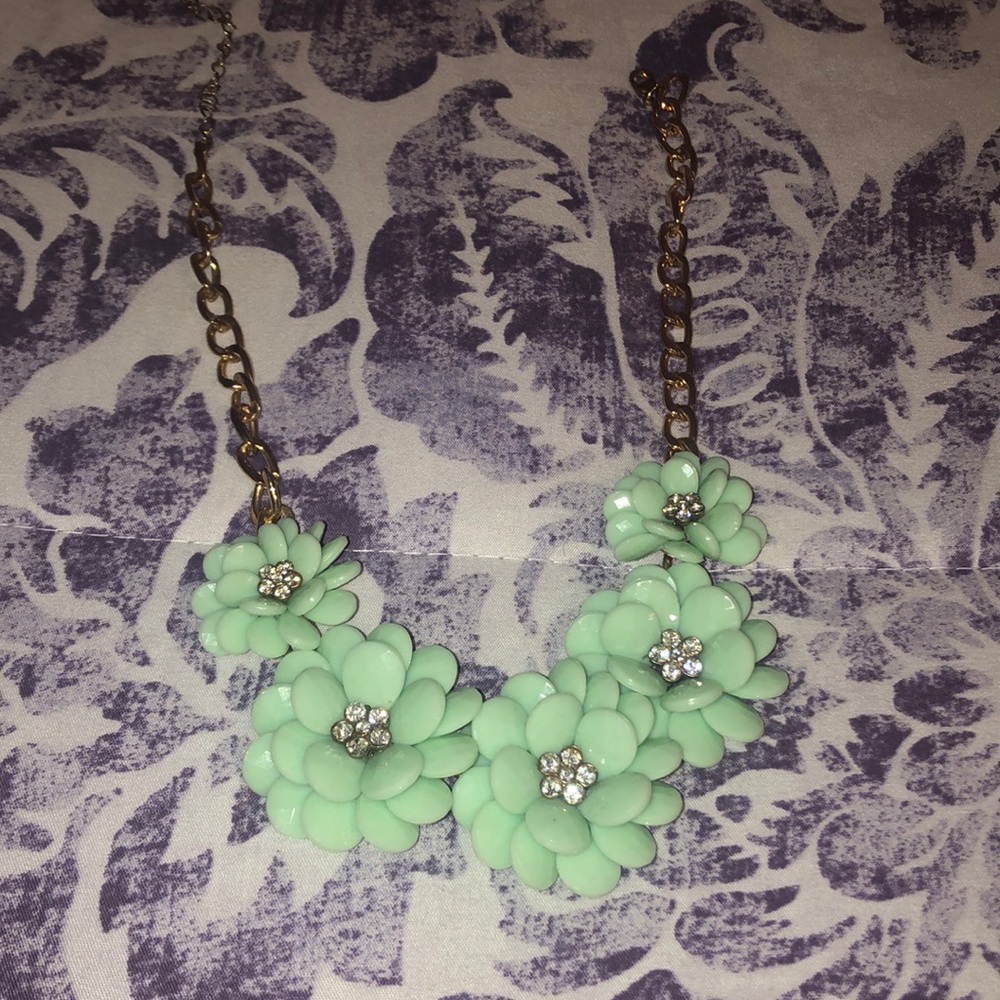 Green flower necklace